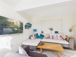 Lounge- click for photo gallery